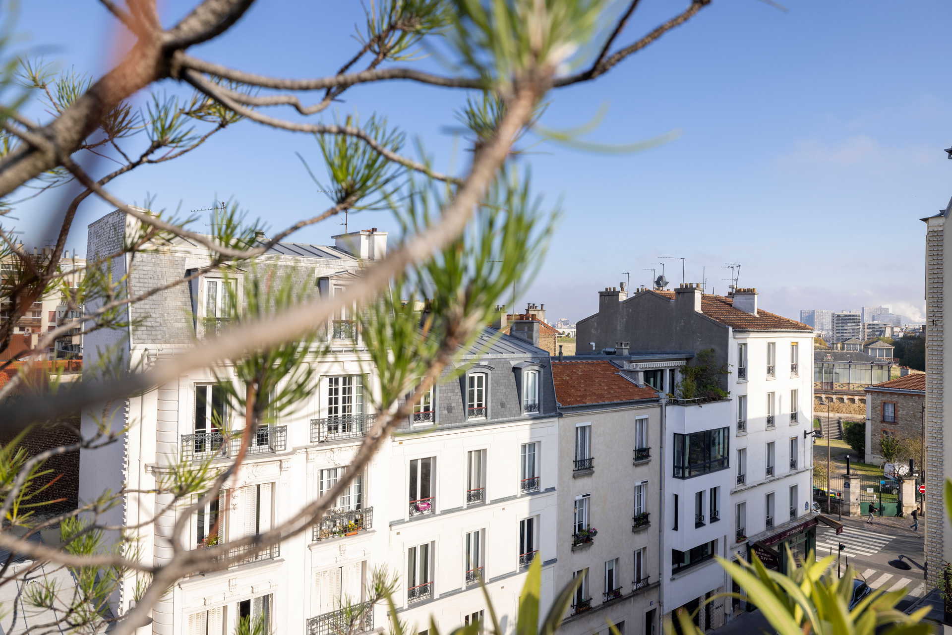 Vue sur des façades parisiennes - week end romantique paris - Maison Lavaud